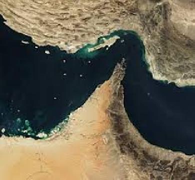 ارتفاع العلاوات الإضافية لعبور السفن من مضيق هرمز عقب إعلان ترامب وقف إطلاق النار